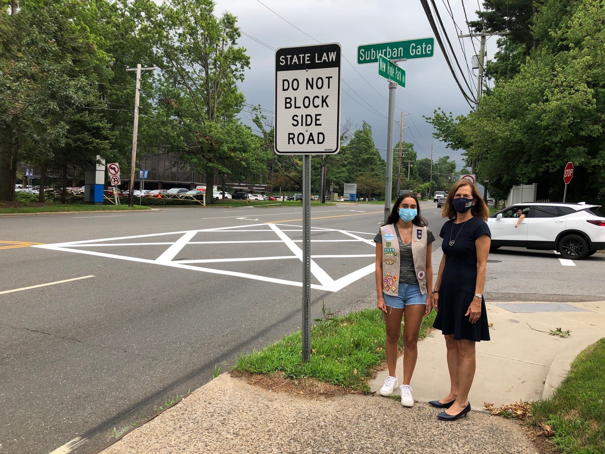 Legislator Birnbaum Assists Local Girl Scout prpic