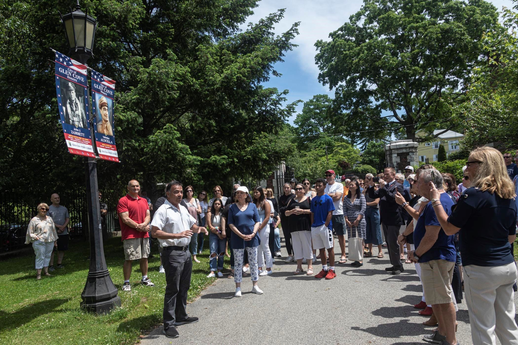 DeRiggi-Whitton - Memorial Day Wreaths - Glen Cove 2