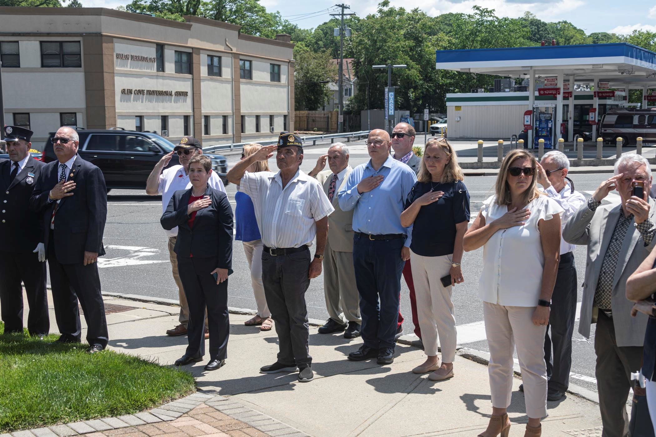 DeRiggi-Whitton - Memorial Day Wreaths - Glen Cove 10