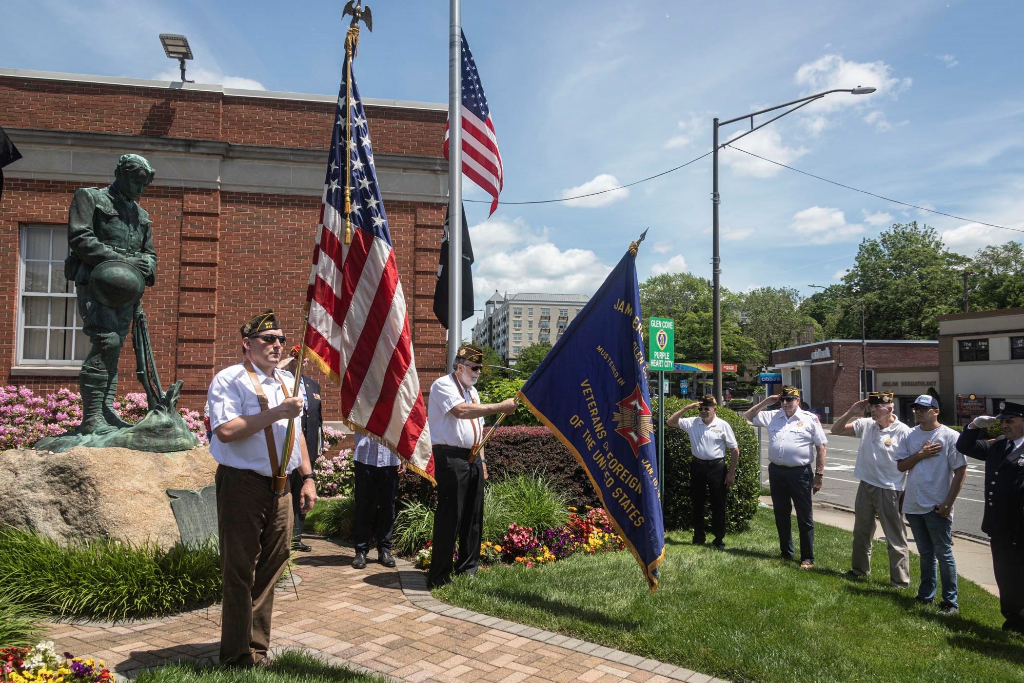 DeRiggi-Whitton - Memorial Day Wreaths - Glen Cove 12